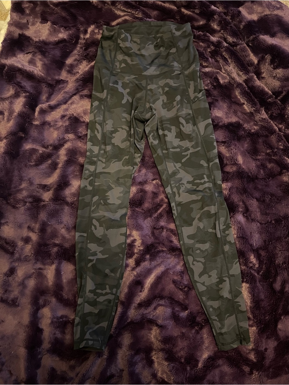 Amazon Camo High-Waist Leggings in gray/black